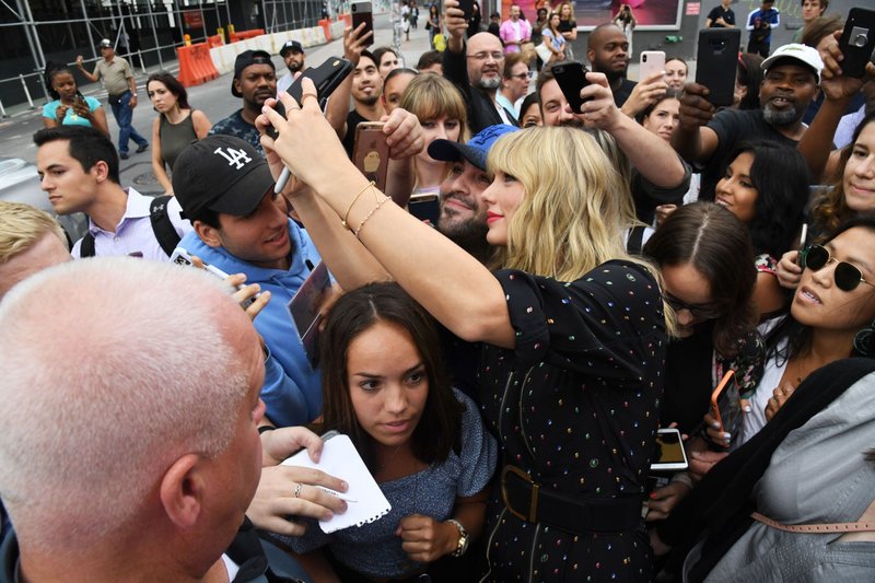 Taylor Swift at Visiting the 'Cruel Summer' Mural in Brooklyn, New York City — photo 48