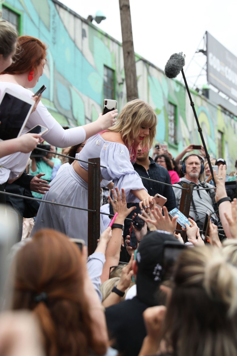 Taylor Swift at Visiting the 'ME!' mural in Nashville, Tennessee — photo 30