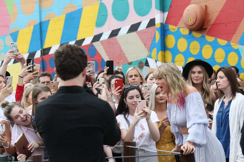 Taylor Swift at Visiting the 'ME!' mural in Nashville, Tennessee — photo 31