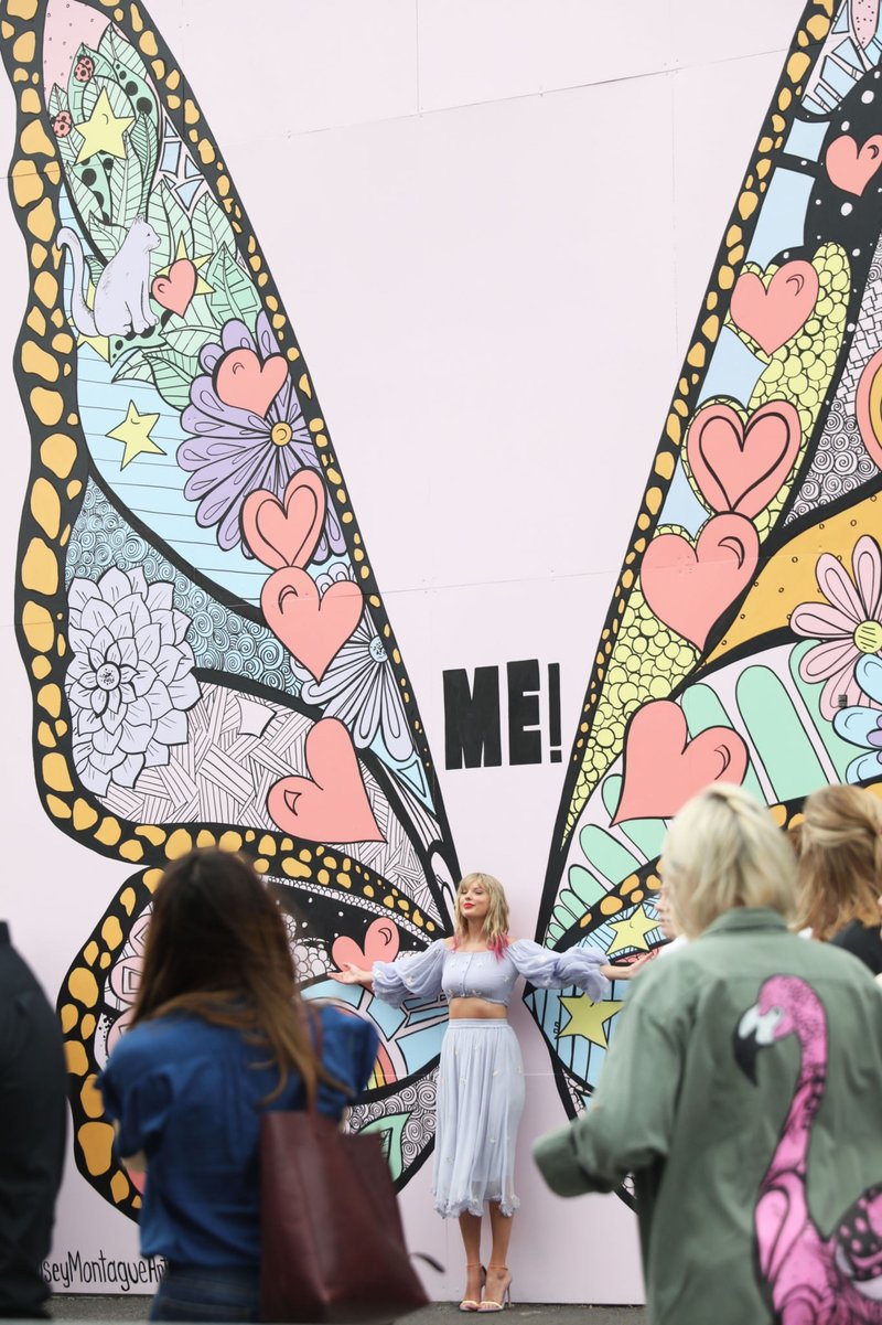 Taylor Swift at Visiting the 'ME!' mural in Nashville, Tennessee — photo 34