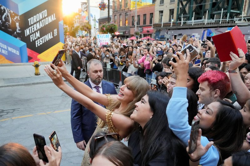 Taylor Swift at 2022 Toronto International Film Festival — photo 55