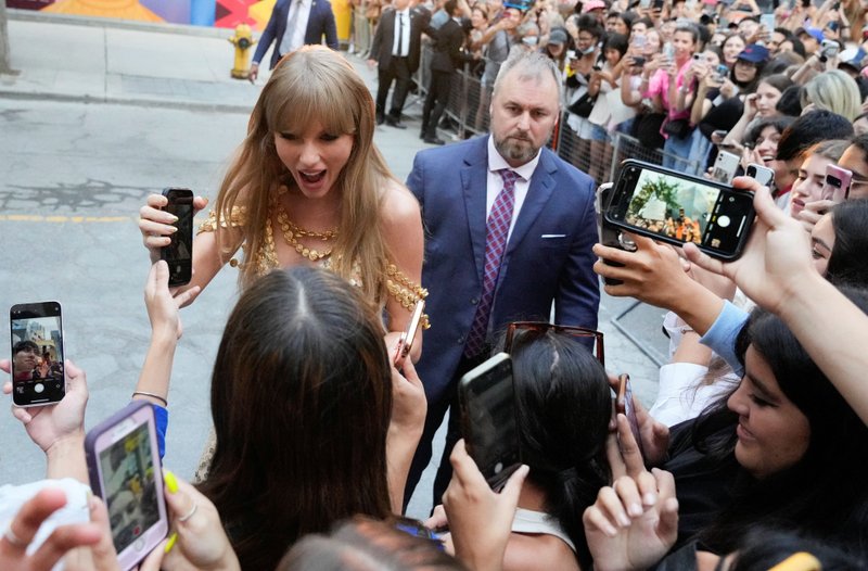 Taylor Swift at 2022 Toronto International Film Festival — photo 57