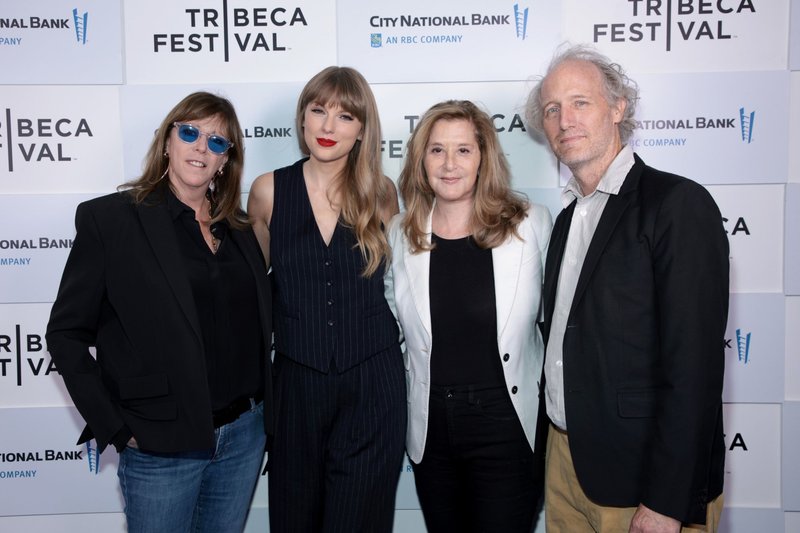Taylor Swift at 2022 Tribeca Film Festival — photo 3