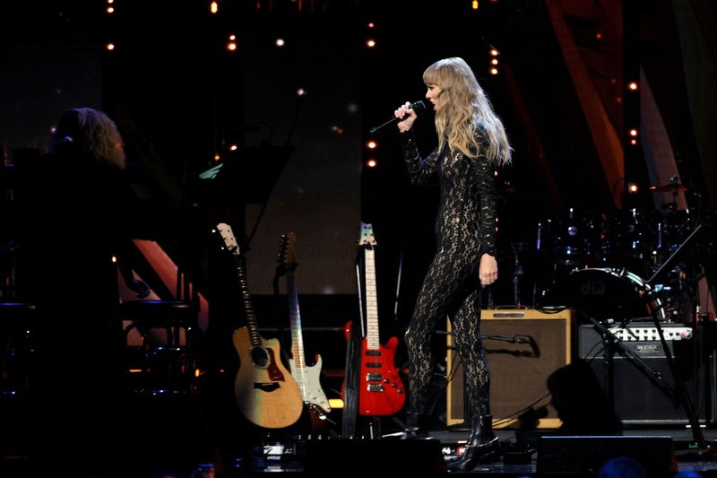 Taylor Swift at 36th Annual Rock & Roll Hall Of Fame Induction Ceremony — photo 35