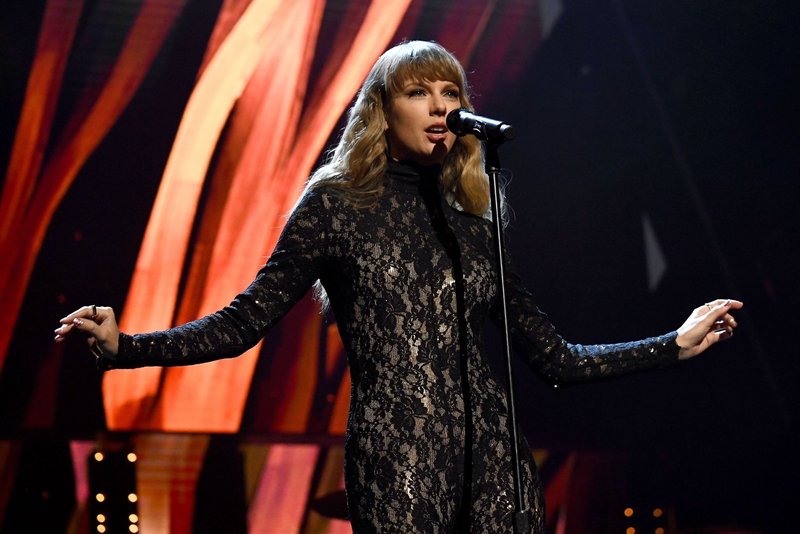 Taylor Swift at 36th Annual Rock & Roll Hall Of Fame Induction Ceremony — photo 41
