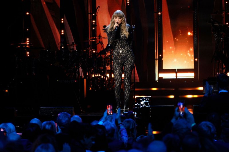 Taylor Swift at 36th Annual Rock & Roll Hall Of Fame Induction Ceremony — photo 48