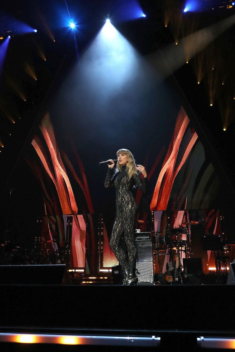 Taylor Swift at 36th Annual Rock & Roll Hall Of Fame Induction Ceremony — photo 73