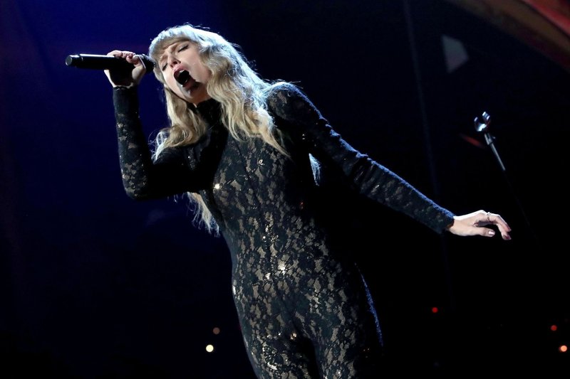 Taylor Swift at 36th Annual Rock & Roll Hall Of Fame Induction Ceremony — photo 80