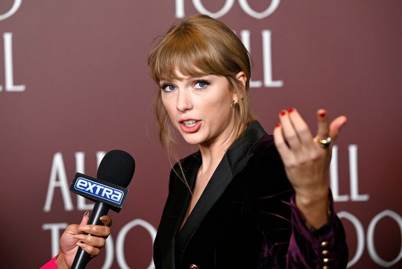 Taylor Swift at "All Too Well" New York Premiere — photo 37