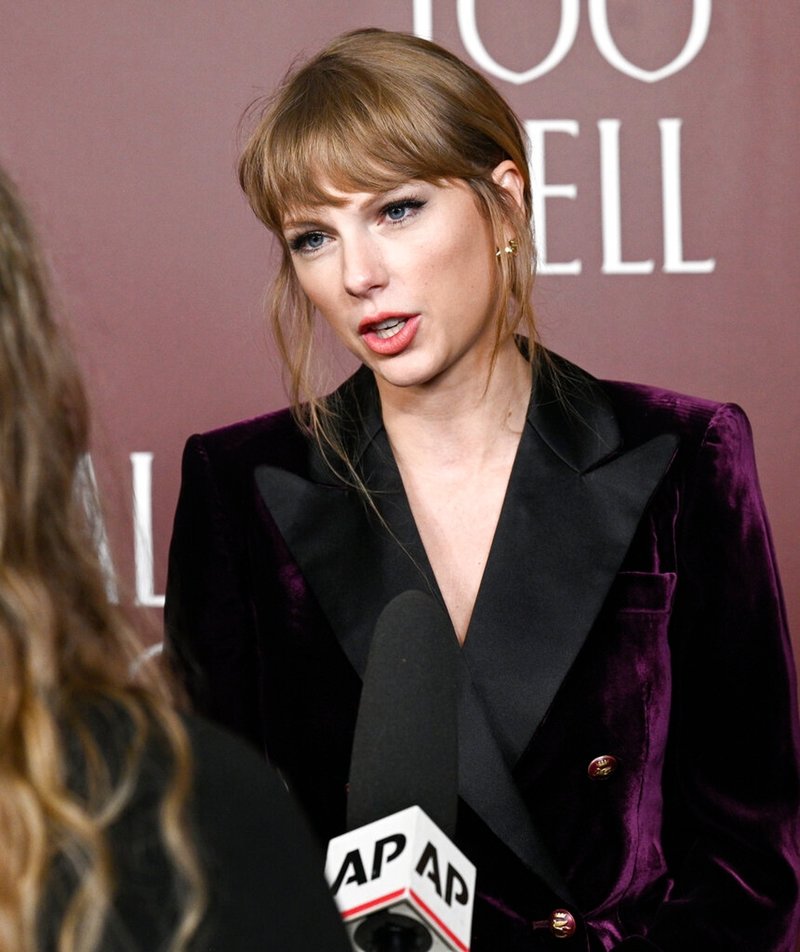 Taylor Swift at "All Too Well" New York Premiere — photo 44