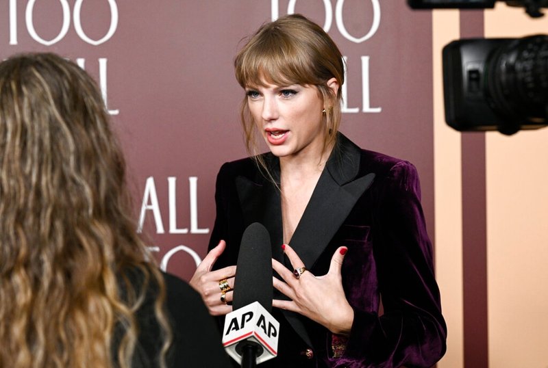 Taylor Swift at "All Too Well" New York Premiere — photo 56