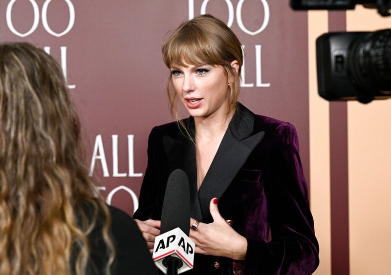 Taylor Swift at "All Too Well" New York Premiere — photo 63