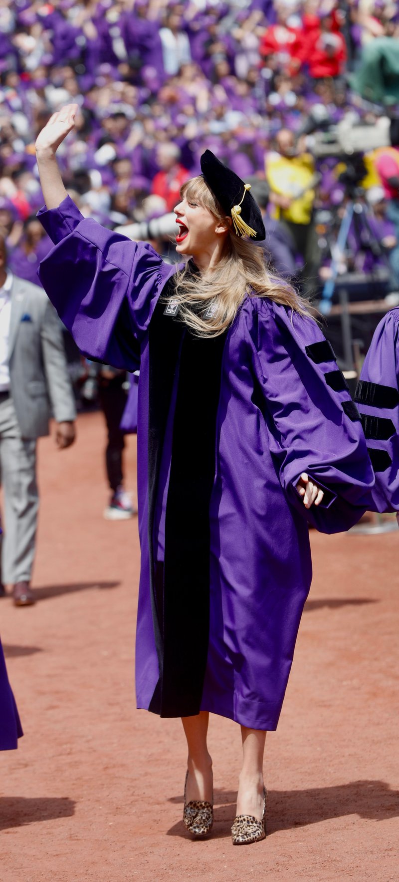 Taylor Swift at NYU Graduation Ceremony Class of 2022 — photo 81