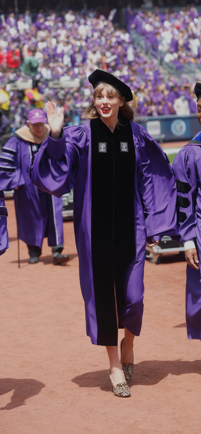 Taylor Swift at NYU Graduation Ceremony Class of 2022 — photo 85