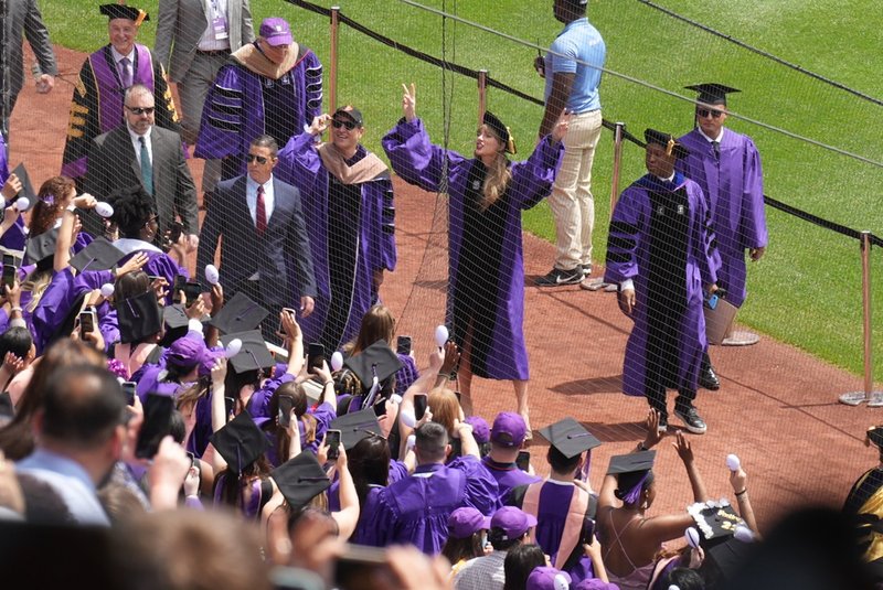 Taylor Swift at NYU Graduation Ceremony Class of 2022 — photo 133
