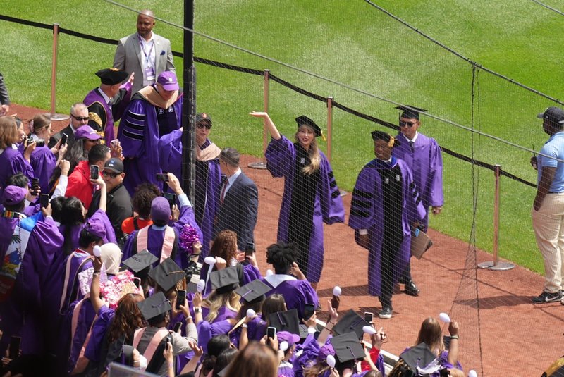 Taylor Swift at NYU Graduation Ceremony Class of 2022 — photo 135