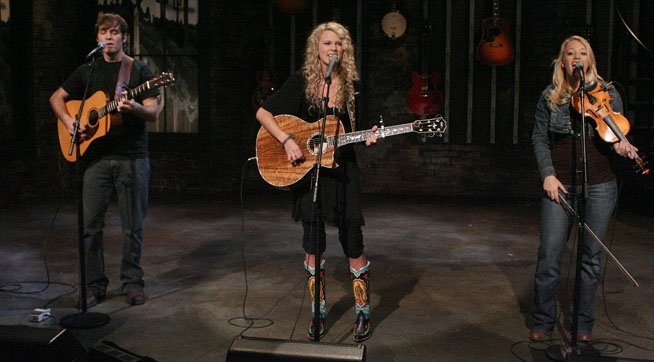Taylor Swift — CMT's Studio 330 — photo 1