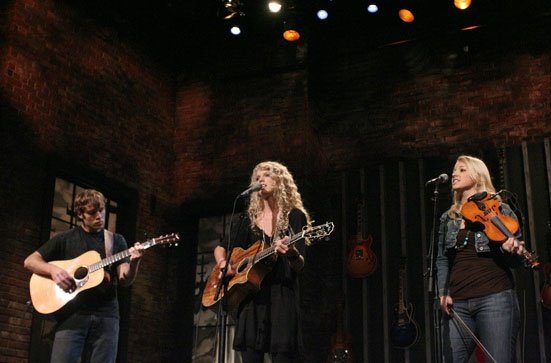 Taylor Swift — CMT's Studio 330 — photo 3