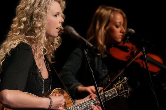 Taylor Swift — CMT's Studio 330 — photo 9