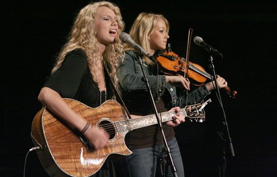 Taylor Swift — CMT's Studio 330 — photo 11