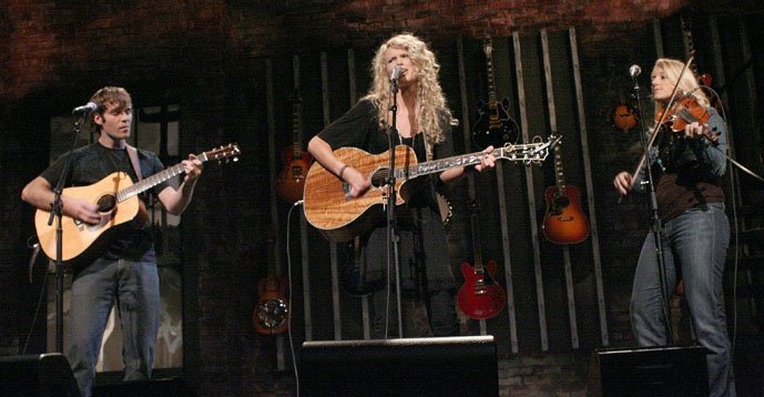Taylor Swift — CMT's Studio 330 — photo 13