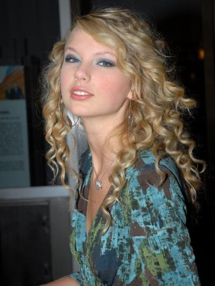 Taylor Swift — CW11  news — photo 3