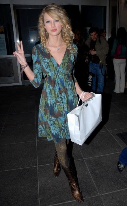 Taylor Swift — CW11  news — photo 4