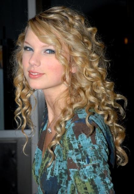 Taylor Swift — CW11  news — photo 5