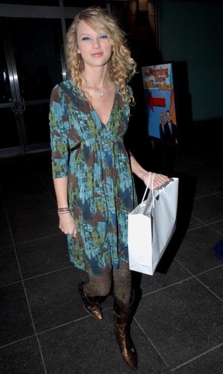 Taylor Swift — CW11  news — photo 12