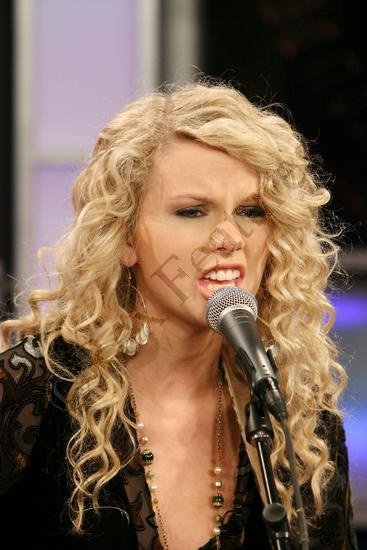 Taylor Swift — Fox — photo 7