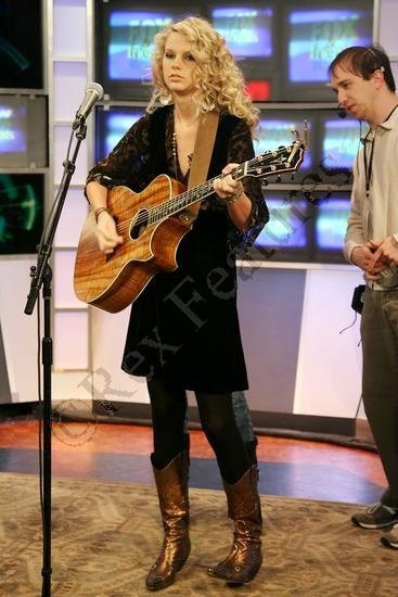 Taylor Swift — Fox — photo 12