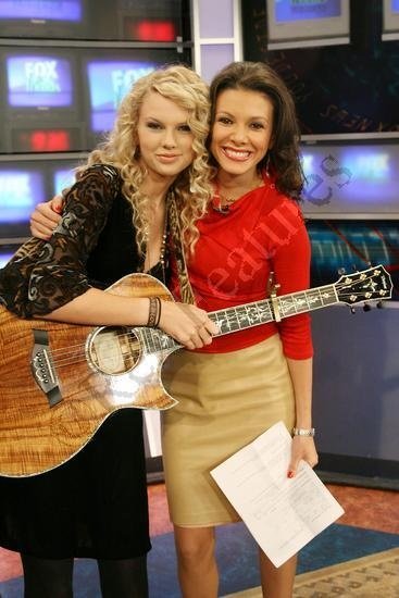 Taylor Swift — Fox — photo 13