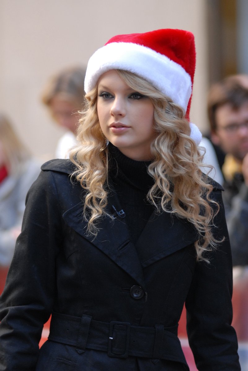 Taylor Swift — NBC News "Today" (Decmeber 2007) — photo 3