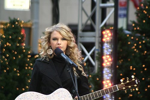Taylor Swift — NBC News "Today" (Decmeber 2007) — photo 4