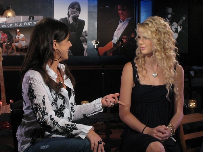 Taylor Swift — Taylor with GAC's Top 20 host Nan Kell — photo 10