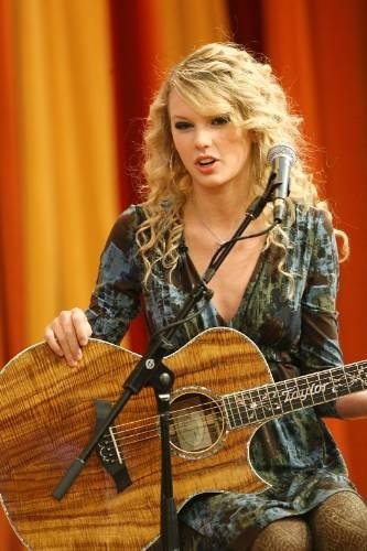 Taylor Swift — The Morning Show With Mike and Juliet — photo 16