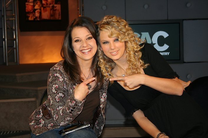 Taylor Swift — the set of GAC's Top 20 Country Countdown — photo 1