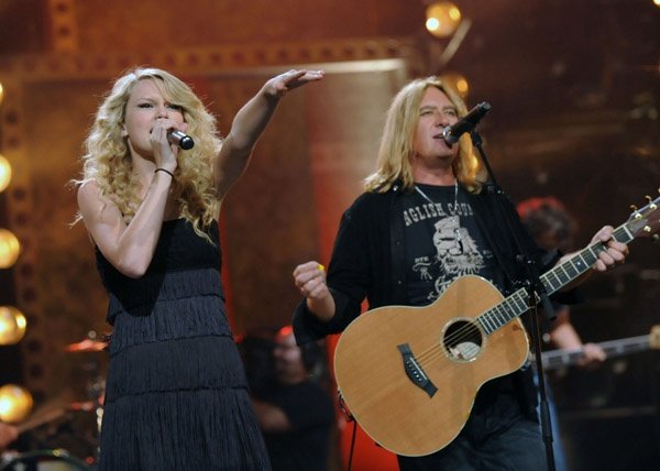 Taylor Swift — CMT Crossroads — photo 4