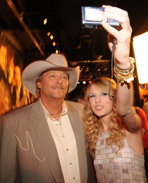 Taylor Swift — CMT "GIANTS" Honoring Alan Jackson — photo 1