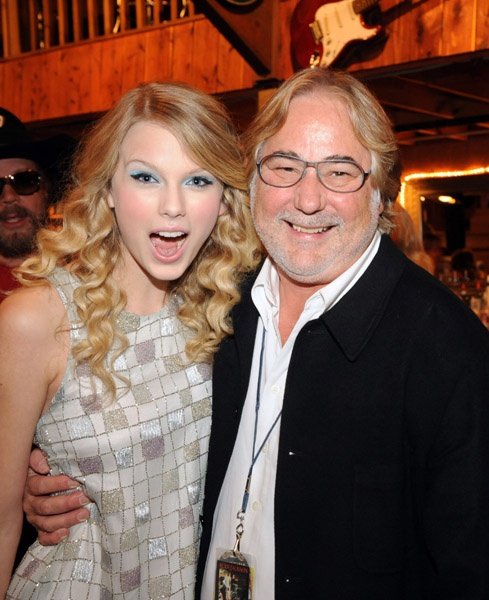 Taylor Swift — CMT "GIANTS" Honoring Alan Jackson — photo 4