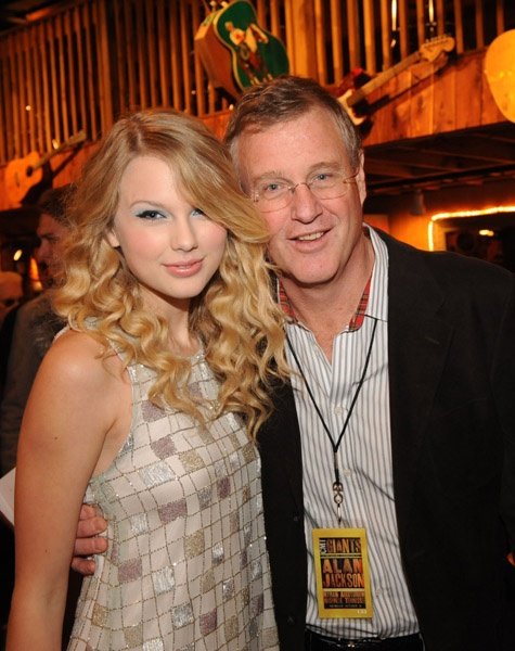 Taylor Swift — CMT "GIANTS" Honoring Alan Jackson — photo 6