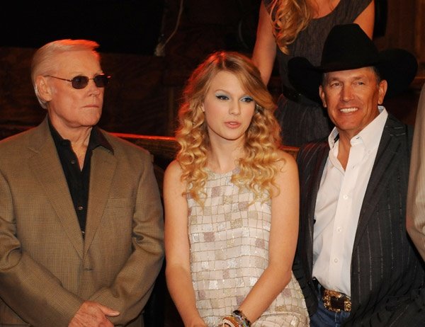 Taylor Swift — CMT "GIANTS" Honoring Alan Jackson — photo 21