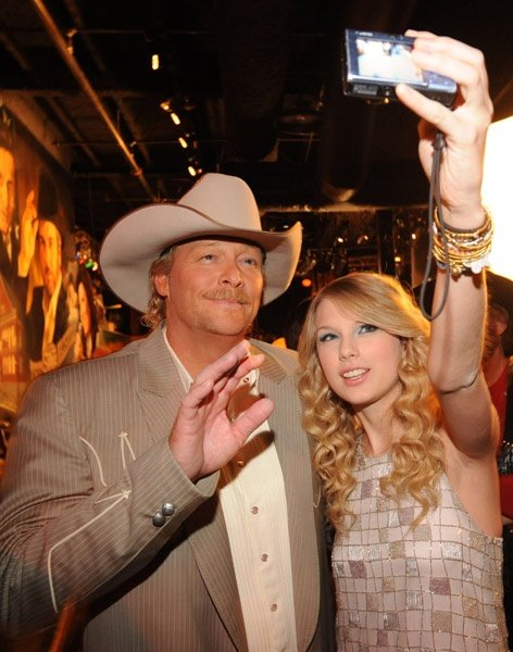 Taylor Swift — CMT "GIANTS" Honoring Alan Jackson — photo 22