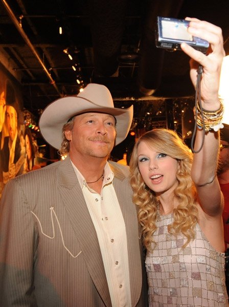 Taylor Swift — CMT "GIANTS" Honoring Alan Jackson — photo 23