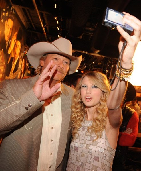 Taylor Swift — CMT "GIANTS" Honoring Alan Jackson — photo 24