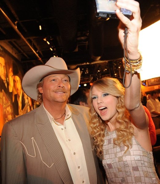 Taylor Swift — CMT "GIANTS" Honoring Alan Jackson — photo 34
