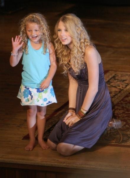 Taylor Swift — GAC Presents CMA Celebrity Closeup — photo 1