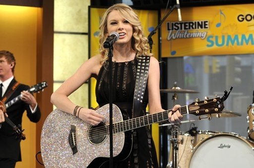 Taylor Swift — Good Morning America (April 2008) — photo 2