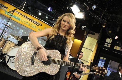 Taylor Swift — Good Morning America (April 2008) — photo 4