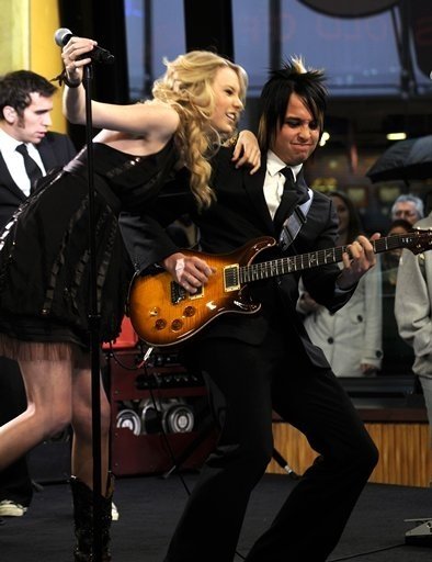 Taylor Swift — Good Morning America (April 2008) — photo 14